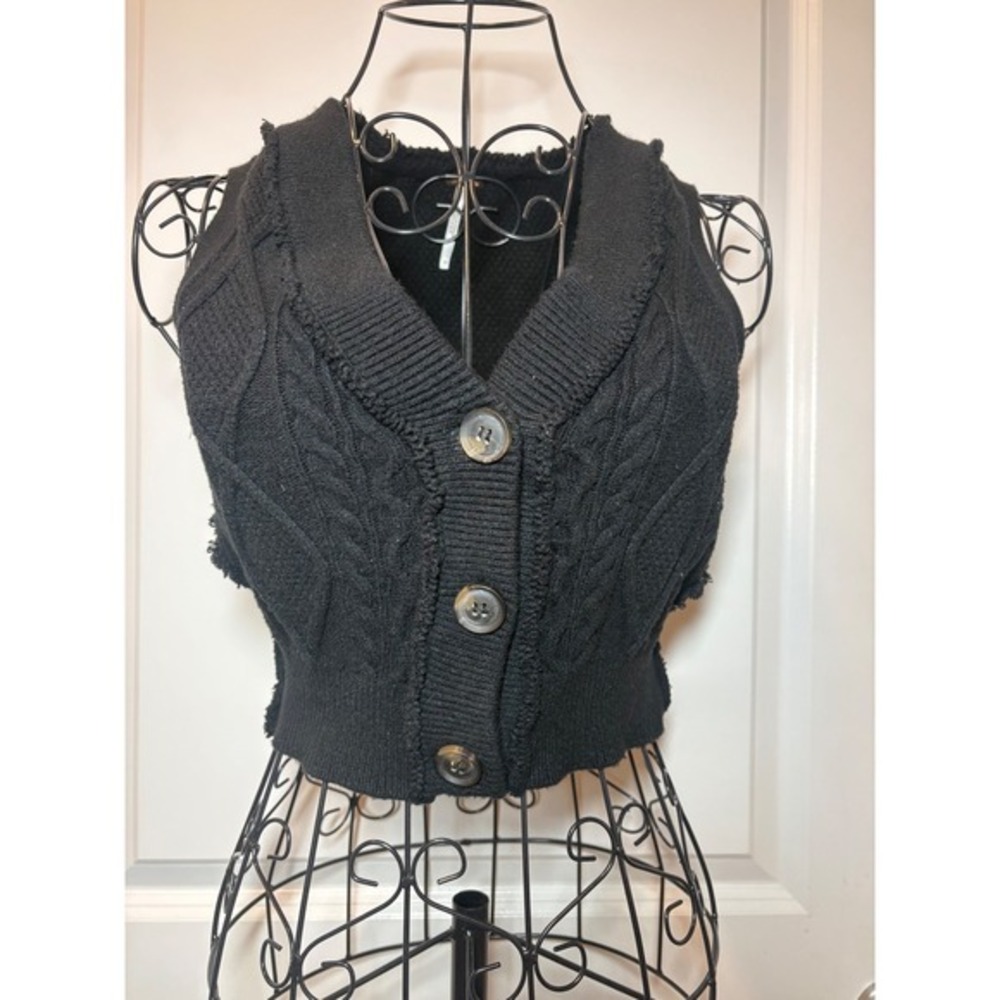 Free People Black Cable Knit Cropped Sweater‎ Vest - XS